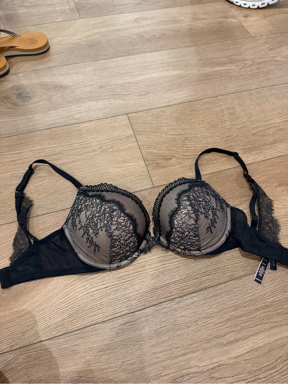 Victoria Secret Lacey black bra 32DD